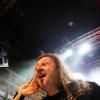 Seit über vier Jahrzehnten prägen "Grave Digger" die internationale Heavy-Metal- Szene. Ihren 40. Geburtstag feiert die Band derzeit mit einer Deutschlandtour. Mit dabei sind auch die Bands "Cellar Stone" und "Mystic Prophecy". Am Samstag machten die Musiker Station im Kaminwerk Memmingen. 
Viele Zuschauer verfolgen KonzertIn diesem Jahr werden es bereits 43 Jahre "Grave Digger". Die deutsche Metal-Band ist mit ihrer aktuellen "Knights & Riots" Tour in Deutschland unterwegs. Die Band aus Gladbeck um Sänger Chris Boltendahl war am Samstag im Kaminwerk Memmingen zu Gast und sorgte für mächtig Stimmung unter den Zuschauern, die trotz der widrigen Wetterverhältnissen zahlreich erschienen waren.Metal-Power aus dem AllgäuIm Vorprogramm von "Grave Digger" zeigte die Power-Metal-Band "Mystic Prophecy" um Sänger RD Liapakis aus Bad Grönenbach, was sie drauf hat. Für die Allgäuer war das aber nicht der einzige Auftritt in diesem Jahr im Kaminwerk. Am 17. Mai werden sie dort ihr neues Album vorstellen, unterstützt von "Hammer King". Die Fans können sich außerdem auf 100 Liter Freibier freuen. Hoher WiedererkennungswertSeit 2018 gibt es die griechische Band "Cellar Stone". Im Kaminwerk präsentierte die Band nun einige Songs aus ihren beiden Alben, die mittlerweile auf dem Markt sind. Die Mischung aus 80er Jahre Rock und derzeitigem Rock prägt sich relativ schnell ein und hat Wiedererkennungswert.