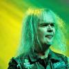 Seit über vier Jahrzehnten prägen "Grave Digger" die internationale Heavy-Metal- Szene. Ihren 40. Geburtstag feiert die Band derzeit mit einer Deutschlandtour. Mit dabei sind auch die Bands "Cellar Stone" und "Mystic Prophecy". Am Samstag machten die Musiker Station im Kaminwerk Memmingen. 
Viele Zuschauer verfolgen KonzertIn diesem Jahr werden es bereits 43 Jahre "Grave Digger". Die deutsche Metal-Band ist mit ihrer aktuellen "Knights & Riots" Tour in Deutschland unterwegs. Die Band aus Gladbeck um Sänger Chris Boltendahl war am Samstag im Kaminwerk Memmingen zu Gast und sorgte für mächtig Stimmung unter den Zuschauern, die trotz der widrigen Wetterverhältnissen zahlreich erschienen waren.Metal-Power aus dem AllgäuIm Vorprogramm von "Grave Digger" zeigte die Power-Metal-Band "Mystic Prophecy" um Sänger RD Liapakis aus Bad Grönenbach, was sie drauf hat. Für die Allgäuer war das aber nicht der einzige Auftritt in diesem Jahr im Kaminwerk. Am 17. Mai werden sie dort ihr neues Album vorstellen, unterstützt von "Hammer King". Die Fans können sich außerdem auf 100 Liter Freibier freuen. Hoher WiedererkennungswertSeit 2018 gibt es die griechische Band "Cellar Stone". Im Kaminwerk präsentierte die Band nun einige Songs aus ihren beiden Alben, die mittlerweile auf dem Markt sind. Die Mischung aus 80er Jahre Rock und derzeitigem Rock prägt sich relativ schnell ein und hat Wiedererkennungswert.