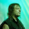 Seit über vier Jahrzehnten prägen "Grave Digger" die internationale Heavy-Metal- Szene. Ihren 40. Geburtstag feiert die Band derzeit mit einer Deutschlandtour. Mit dabei sind auch die Bands "Cellar Stone" und "Mystic Prophecy". Am Samstag machten die Musiker Station im Kaminwerk Memmingen. 
Viele Zuschauer verfolgen KonzertIn diesem Jahr werden es bereits 43 Jahre "Grave Digger". Die deutsche Metal-Band ist mit ihrer aktuellen "Knights & Riots" Tour in Deutschland unterwegs. Die Band aus Gladbeck um Sänger Chris Boltendahl war am Samstag im Kaminwerk Memmingen zu Gast und sorgte für mächtig Stimmung unter den Zuschauern, die trotz der widrigen Wetterverhältnissen zahlreich erschienen waren.Metal-Power aus dem AllgäuIm Vorprogramm von "Grave Digger" zeigte die Power-Metal-Band "Mystic Prophecy" um Sänger RD Liapakis aus Bad Grönenbach, was sie drauf hat. Für die Allgäuer war das aber nicht der einzige Auftritt in diesem Jahr im Kaminwerk. Am 17. Mai werden sie dort ihr neues Album vorstellen, unterstützt von "Hammer King". Die Fans können sich außerdem auf 100 Liter Freibier freuen. Hoher WiedererkennungswertSeit 2018 gibt es die griechische Band "Cellar Stone". Im Kaminwerk präsentierte die Band nun einige Songs aus ihren beiden Alben, die mittlerweile auf dem Markt sind. Die Mischung aus 80er Jahre Rock und derzeitigem Rock prägt sich relativ schnell ein und hat Wiedererkennungswert.