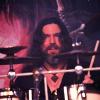 Seit über vier Jahrzehnten prägen "Grave Digger" die internationale Heavy-Metal- Szene. Ihren 40. Geburtstag feiert die Band derzeit mit einer Deutschlandtour. Mit dabei sind auch die Bands "Cellar Stone" und "Mystic Prophecy". Am Samstag machten die Musiker Station im Kaminwerk Memmingen. 
Viele Zuschauer verfolgen KonzertIn diesem Jahr werden es bereits 43 Jahre "Grave Digger". Die deutsche Metal-Band ist mit ihrer aktuellen "Knights & Riots" Tour in Deutschland unterwegs. Die Band aus Gladbeck um Sänger Chris Boltendahl war am Samstag im Kaminwerk Memmingen zu Gast und sorgte für mächtig Stimmung unter den Zuschauern, die trotz der widrigen Wetterverhältnissen zahlreich erschienen waren.Metal-Power aus dem AllgäuIm Vorprogramm von "Grave Digger" zeigte die Power-Metal-Band "Mystic Prophecy" um Sänger RD Liapakis aus Bad Grönenbach, was sie drauf hat. Für die Allgäuer war das aber nicht der einzige Auftritt in diesem Jahr im Kaminwerk. Am 17. Mai werden sie dort ihr neues Album vorstellen, unterstützt von "Hammer King". Die Fans können sich außerdem auf 100 Liter Freibier freuen. Hoher WiedererkennungswertSeit 2018 gibt es die griechische Band "Cellar Stone". Im Kaminwerk präsentierte die Band nun einige Songs aus ihren beiden Alben, die mittlerweile auf dem Markt sind. Die Mischung aus 80er Jahre Rock und derzeitigem Rock prägt sich relativ schnell ein und hat Wiedererkennungswert.