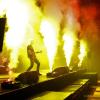 Seit über vier Jahrzehnten prägen "Grave Digger" die internationale Heavy-Metal- Szene. Ihren 40. Geburtstag feiert die Band derzeit mit einer Deutschlandtour. Mit dabei sind auch die Bands "Cellar Stone" und "Mystic Prophecy". Am Samstag machten die Musiker Station im Kaminwerk Memmingen. 
Viele Zuschauer verfolgen KonzertIn diesem Jahr werden es bereits 43 Jahre "Grave Digger". Die deutsche Metal-Band ist mit ihrer aktuellen "Knights & Riots" Tour in Deutschland unterwegs. Die Band aus Gladbeck um Sänger Chris Boltendahl war am Samstag im Kaminwerk Memmingen zu Gast und sorgte für mächtig Stimmung unter den Zuschauern, die trotz der widrigen Wetterverhältnissen zahlreich erschienen waren.Metal-Power aus dem AllgäuIm Vorprogramm von "Grave Digger" zeigte die Power-Metal-Band "Mystic Prophecy" um Sänger RD Liapakis aus Bad Grönenbach, was sie drauf hat. Für die Allgäuer war das aber nicht der einzige Auftritt in diesem Jahr im Kaminwerk. Am 17. Mai werden sie dort ihr neues Album vorstellen, unterstützt von "Hammer King". Die Fans können sich außerdem auf 100 Liter Freibier freuen. Hoher WiedererkennungswertSeit 2018 gibt es die griechische Band "Cellar Stone". Im Kaminwerk präsentierte die Band nun einige Songs aus ihren beiden Alben, die mittlerweile auf dem Markt sind. Die Mischung aus 80er Jahre Rock und derzeitigem Rock prägt sich relativ schnell ein und hat Wiedererkennungswert.