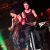 Am Freitag ging es im ausverkauften Kaminwerk in Memmingen heiß her. "Völkerball", die 2008 gegründete Rammstein Tribute Band aus Koblenz mit Sänger und Frontmann René Anlauff, eröffnete die Konzertsaison '23 im Kaminwerk. 
[embedcode=a3eam6gaobe][/embedcode]
Über 2 Stunden lang Titel von Rammstein mit dazugehöriger Bühnen und Pyroshow ließen keine Wünsche offen und das Publikum dankte es, indem viele Titel lautstark mitgesungen wurden. Auch die legendären Bootsfahrt von Keyboarder Andi über die Köpfe der Zuschauer durfte nicht fehlen.
"Heldmaschine" kommt im MärzAm 25. März ist "Heldmaschine", ein Parallelprojekt zu Völkerball, im Kaminwerk zu Gast. Mit fast der gleichen Besetzung gibt es hier nur eigene Titel mit mehr elektronischen Elementen. Man merkt zwar die Entstehung aus Völkerball durch die musikalische Ähnlichkeit, aber von Rammstein wird hier kein einziger Titel gecovert.