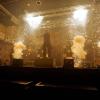 Am Freitag ging es im ausverkauften Kaminwerk in Memmingen heiß her. "Völkerball", die 2008 gegründete Rammstein Tribute Band aus Koblenz mit Sänger und Frontmann René Anlauff, eröffnete die Konzertsaison '23 im Kaminwerk. 
[embedcode=a3eam6gaobe][/embedcode]
Über 2 Stunden lang Titel von Rammstein mit dazugehöriger Bühnen und Pyroshow ließen keine Wünsche offen und das Publikum dankte es, indem viele Titel lautstark mitgesungen wurden. Auch die legendären Bootsfahrt von Keyboarder Andi über die Köpfe der Zuschauer durfte nicht fehlen.
"Heldmaschine" kommt im MärzAm 25. März ist "Heldmaschine", ein Parallelprojekt zu Völkerball, im Kaminwerk zu Gast. Mit fast der gleichen Besetzung gibt es hier nur eigene Titel mit mehr elektronischen Elementen. Man merkt zwar die Entstehung aus Völkerball durch die musikalische Ähnlichkeit, aber von Rammstein wird hier kein einziger Titel gecovert.