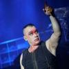 Am Freitag ging es im ausverkauften Kaminwerk in Memmingen heiß her. "Völkerball", die 2008 gegründete Rammstein Tribute Band aus Koblenz mit Sänger und Frontmann René Anlauff, eröffnete die Konzertsaison '23 im Kaminwerk. 
[embedcode=a3eam6gaobe][/embedcode]
Über 2 Stunden lang Titel von Rammstein mit dazugehöriger Bühnen und Pyroshow ließen keine Wünsche offen und das Publikum dankte es, indem viele Titel lautstark mitgesungen wurden. Auch die legendären Bootsfahrt von Keyboarder Andi über die Köpfe der Zuschauer durfte nicht fehlen.
"Heldmaschine" kommt im MärzAm 25. März ist "Heldmaschine", ein Parallelprojekt zu Völkerball, im Kaminwerk zu Gast. Mit fast der gleichen Besetzung gibt es hier nur eigene Titel mit mehr elektronischen Elementen. Man merkt zwar die Entstehung aus Völkerball durch die musikalische Ähnlichkeit, aber von Rammstein wird hier kein einziger Titel gecovert.