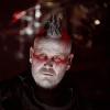 Am Freitag ging es im ausverkauften Kaminwerk in Memmingen heiß her. "Völkerball", die 2008 gegründete Rammstein Tribute Band aus Koblenz mit Sänger und Frontmann René Anlauff, eröffnete die Konzertsaison '23 im Kaminwerk. 
[embedcode=a3eam6gaobe][/embedcode]
Über 2 Stunden lang Titel von Rammstein mit dazugehöriger Bühnen und Pyroshow ließen keine Wünsche offen und das Publikum dankte es, indem viele Titel lautstark mitgesungen wurden. Auch die legendären Bootsfahrt von Keyboarder Andi über die Köpfe der Zuschauer durfte nicht fehlen.
"Heldmaschine" kommt im MärzAm 25. März ist "Heldmaschine", ein Parallelprojekt zu Völkerball, im Kaminwerk zu Gast. Mit fast der gleichen Besetzung gibt es hier nur eigene Titel mit mehr elektronischen Elementen. Man merkt zwar die Entstehung aus Völkerball durch die musikalische Ähnlichkeit, aber von Rammstein wird hier kein einziger Titel gecovert.