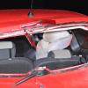 Auf der A96 hat es am Donnerstagabend gegen 22:30 Uhr einen schweren Verkehrsunfall wegen Glätte gegeben. Nachdem dort bereits ein Auto in die Leitplanke geknallt war, erfasste ein weiteres Auto mehrere Menschen, die als Ersthelfer an der Unfallstelle waren. Einer davon wurde über lebensgefährlich verletzt.
Auto kommt durch Glätte von Fahrbahn abZunächst war laut Polizei auf der A96 ein Autofahrer, der in Richtung Lindau unterwegs war, zwischen Landsberg und Buchloe wegen Eisglätte von der Fahrbahn abgekommen. Er crashte beidseitig in die Leitplanke und blieb dann auf dem Standstreifen stehen. 
[video]https://www.youtube.com/watch?v=oKHOx5rGa_s[/video]Auto knallt in stehende Fahrzeuge und ErsthelferEinige Menschen, die als erste am Unfallort waren, stellten ihre Autos ebenfalls auf dem Standstreifen ab, um erste Hilfe zu leisten. Kurz darauf näherte sich jedoch ein weiteres Auto, dessen Fahrer an der selben Stelle, wie der zuvor verunfallte Wagen, die Kontrolle verlor. Er prallte zunächst gegen die am Standstreifen abgestellten Fahrzeuge und knallte dann in die Gruppe Ersthelfer. Über Leitplanke geschleudert, Knie verletzt und von Fahrzeugteilen getroffenEin 29-jähriger Ersthelfer wurde von dem Auto derart stark getroffen, dass er über die Leitplanke geschleudert wurde. Der 29-jährige Mann erlitt lebensgefährlichen Verletzungen. Ein anderer Ersthelfer, ein 19-Jähriger, wurde am Knie verletzt. Die anderen Helfer wurden durch umherfliegende Fahrzeugteile leicht verletzt. Der 29-Jährige kam sofort in ein Krankenhaus, indem er umgehend notoperiert wurde. Der 19-jährige Ersthelfer kam ebenfalls ins Krankenhaus. A96 in Richtung Lindau für zwei Stunden gesperrtFür die Zeit der Unfallaufnahme und  der Bergungsmaßnahmen war die A96 in Fahrtrichtung Lindau für ca. zwei Stunden voll gesperrt. Aufgrund der bestehenden Lebensgefahr des Verletzten war ein Gutachter an der Unfallstelle zugegen. Die Freiwilligen Feuerwehren Landsberg und Buchloe übernahmen die Bergungs- und Absperrarbeiten, auch die Autobahnmeisterei Mindelheim war im Einsatz. Die am Unfall beteiligten Fahrzeug mussten abgeschleppt werden, sie wurden durch die Staatsanwaltschaft Augsburg für weitere Ermittlungen sichergestellt.Unfall auf der A96 in Fahrtrichtung MünchenFür die Einsatzkräfte war in dieser Nacht auf der A96 viel zu tun. Denn nur knapp zehn Minuten vorher hatte es schon einen Unfall an fast der selben Stelle, aber in entgegengesetzter Richtung, gegeben:Unfall wegen Glatteis auf der A96 - Mehrere Autos beteiligt und mehrere Verletzte
