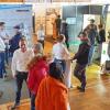 Zum siebten Mal fand am Samstag, 11. Februar 2023 die Messe "Freiraum" in der Memminger Stadthalle statt. Die Messe "Freiraum" steht für Job, Bildung und Gründung. Über 60 regionale Arbeitgeber und Bildungsinstitute informieren und beraten mit ihren Experten über Job und Karrieremöglichkeiten. 
"Jobwall" mit StellenangebotenFür Suchende nach einem passenden Arbeitsplatz standen die Bundesagentur für Arbeit und die Interessenvertretung 50+ zur Verfügung. Es gab außerdem eine "Jobwall", die einen Überblick über die aktuellen Stellenangebote geboten hat, und dabei die Möglichkeit, sich direkt bei den ausstellenden Firmen vor Ort zu bewerben. Auch bot sich ein Vortragsprogramm an, bei dem Referenten über Themen wie Fachkräftemangel, Wandel in Zeiten der Digitalisierung und berufliche Neuorientierung berieten.