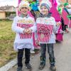 Nach vier Jahren Pause gab es am Samstag den 6. Günzer Karnevalszug. Bei fast frühlingshaftem Wetter zogen 350 Teilnehmer - von Kindergartenkindern bis hin zu den Wilden 70-ern - mit liebevoll gestalteten Kostümen und Wagen die Dorfstraße lang. Das Kinderprinzenpaar Paula I. und Timo I. haben von ihrer Burg aus den fast 4.000 Zuschauern zugewinkt. Für die musikalische Unterstützung im Zug sorgten die Westerheimer Musikanten und die Laub'ner Blasmusik.
 
Fotos: Thomas Weigert
 
 
 