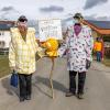Nach vier Jahren Pause gab es am Samstag den 6. Günzer Karnevalszug. Bei fast frühlingshaftem Wetter zogen 350 Teilnehmer - von Kindergartenkindern bis hin zu den Wilden 70-ern - mit liebevoll gestalteten Kostümen und Wagen die Dorfstraße lang. Das Kinderprinzenpaar Paula I. und Timo I. haben von ihrer Burg aus den fast 4.000 Zuschauern zugewinkt. Für die musikalische Unterstützung im Zug sorgten die Westerheimer Musikanten und die Laub'ner Blasmusik.
 
Fotos: Thomas Weigert
 
 
 
