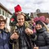 Nach vier Jahren Pause gab es am Samstag den 6. Günzer Karnevalszug. Bei fast frühlingshaftem Wetter zogen 350 Teilnehmer - von Kindergartenkindern bis hin zu den Wilden 70-ern - mit liebevoll gestalteten Kostümen und Wagen die Dorfstraße lang. Das Kinderprinzenpaar Paula I. und Timo I. haben von ihrer Burg aus den fast 4.000 Zuschauern zugewinkt. Für die musikalische Unterstützung im Zug sorgten die Westerheimer Musikanten und die Laub'ner Blasmusik.
 
Fotos: Thomas Weigert
 
 
 