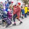 Nach vier Jahren Pause gab es am Samstag den 6. Günzer Karnevalszug. Bei fast frühlingshaftem Wetter zogen 350 Teilnehmer - von Kindergartenkindern bis hin zu den Wilden 70-ern - mit liebevoll gestalteten Kostümen und Wagen die Dorfstraße lang. Das Kinderprinzenpaar Paula I. und Timo I. haben von ihrer Burg aus den fast 4.000 Zuschauern zugewinkt. Für die musikalische Unterstützung im Zug sorgten die Westerheimer Musikanten und die Laub'ner Blasmusik.
 
Fotos: Thomas Weigert
 
 
 