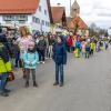 Nach vier Jahren Pause gab es am Samstag den 6. Günzer Karnevalszug. Bei fast frühlingshaftem Wetter zogen 350 Teilnehmer - von Kindergartenkindern bis hin zu den Wilden 70-ern - mit liebevoll gestalteten Kostümen und Wagen die Dorfstraße lang. Das Kinderprinzenpaar Paula I. und Timo I. haben von ihrer Burg aus den fast 4.000 Zuschauern zugewinkt. Für die musikalische Unterstützung im Zug sorgten die Westerheimer Musikanten und die Laub'ner Blasmusik.
 
Fotos: Thomas Weigert
 
 
 
