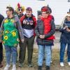 Nach vier Jahren Pause gab es am Samstag den 6. Günzer Karnevalszug. Bei fast frühlingshaftem Wetter zogen 350 Teilnehmer - von Kindergartenkindern bis hin zu den Wilden 70-ern - mit liebevoll gestalteten Kostümen und Wagen die Dorfstraße lang. Das Kinderprinzenpaar Paula I. und Timo I. haben von ihrer Burg aus den fast 4.000 Zuschauern zugewinkt. Für die musikalische Unterstützung im Zug sorgten die Westerheimer Musikanten und die Laub'ner Blasmusik.
 
Fotos: Thomas Weigert
 
 
 