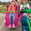 Nach vier Jahren Pause gab es am Samstag den 6. Günzer Karnevalszug. Bei fast frühlingshaftem Wetter zogen 350 Teilnehmer - von Kindergartenkindern bis hin zu den Wilden 70-ern - mit liebevoll gestalteten Kostümen und Wagen die Dorfstraße lang. Das Kinderprinzenpaar Paula I. und Timo I. haben von ihrer Burg aus den fast 4.000 Zuschauern zugewinkt. Für die musikalische Unterstützung im Zug sorgten die Westerheimer Musikanten und die Laub'ner Blasmusik.
 
Fotos: Thomas Weigert
 
 
 