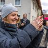 Nach vier Jahren Pause gab es am Samstag den 6. Günzer Karnevalszug. Bei fast frühlingshaftem Wetter zogen 350 Teilnehmer - von Kindergartenkindern bis hin zu den Wilden 70-ern - mit liebevoll gestalteten Kostümen und Wagen die Dorfstraße lang. Das Kinderprinzenpaar Paula I. und Timo I. haben von ihrer Burg aus den fast 4.000 Zuschauern zugewinkt. Für die musikalische Unterstützung im Zug sorgten die Westerheimer Musikanten und die Laub'ner Blasmusik.
 
Fotos: Thomas Weigert
 
 
 