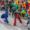 Nach vier Jahren Pause gab es am Samstag den 6. Günzer Karnevalszug. Bei fast frühlingshaftem Wetter zogen 350 Teilnehmer - von Kindergartenkindern bis hin zu den Wilden 70-ern - mit liebevoll gestalteten Kostümen und Wagen die Dorfstraße lang. Das Kinderprinzenpaar Paula I. und Timo I. haben von ihrer Burg aus den fast 4.000 Zuschauern zugewinkt. Für die musikalische Unterstützung im Zug sorgten die Westerheimer Musikanten und die Laub'ner Blasmusik.
 
Fotos: Thomas Weigert
 
 
 