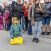 Nach vier Jahren Pause gab es am Samstag den 6. Günzer Karnevalszug. Bei fast frühlingshaftem Wetter zogen 350 Teilnehmer - von Kindergartenkindern bis hin zu den Wilden 70-ern - mit liebevoll gestalteten Kostümen und Wagen die Dorfstraße lang. Das Kinderprinzenpaar Paula I. und Timo I. haben von ihrer Burg aus den fast 4.000 Zuschauern zugewinkt. Für die musikalische Unterstützung im Zug sorgten die Westerheimer Musikanten und die Laub'ner Blasmusik.
 
Fotos: Thomas Weigert
 
 
 