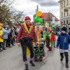 Nach vier Jahren Pause gab es am Samstag den 6. Günzer Karnevalszug. Bei fast frühlingshaftem Wetter zogen 350 Teilnehmer - von Kindergartenkindern bis hin zu den Wilden 70-ern - mit liebevoll gestalteten Kostümen und Wagen die Dorfstraße lang. Das Kinderprinzenpaar Paula I. und Timo I. haben von ihrer Burg aus den fast 4.000 Zuschauern zugewinkt. Für die musikalische Unterstützung im Zug sorgten die Westerheimer Musikanten und die Laub'ner Blasmusik.
 
Fotos: Thomas Weigert
 
 
 