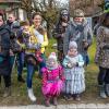 Nach vier Jahren Pause gab es am Samstag den 6. Günzer Karnevalszug. Bei fast frühlingshaftem Wetter zogen 350 Teilnehmer - von Kindergartenkindern bis hin zu den Wilden 70-ern - mit liebevoll gestalteten Kostümen und Wagen die Dorfstraße lang. Das Kinderprinzenpaar Paula I. und Timo I. haben von ihrer Burg aus den fast 4.000 Zuschauern zugewinkt. Für die musikalische Unterstützung im Zug sorgten die Westerheimer Musikanten und die Laub'ner Blasmusik.
 
Fotos: Thomas Weigert
 
 
 