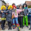 Nach vier Jahren Pause gab es am Samstag den 6. Günzer Karnevalszug. Bei fast frühlingshaftem Wetter zogen 350 Teilnehmer - von Kindergartenkindern bis hin zu den Wilden 70-ern - mit liebevoll gestalteten Kostümen und Wagen die Dorfstraße lang. Das Kinderprinzenpaar Paula I. und Timo I. haben von ihrer Burg aus den fast 4.000 Zuschauern zugewinkt. Für die musikalische Unterstützung im Zug sorgten die Westerheimer Musikanten und die Laub'ner Blasmusik.
 
Fotos: Thomas Weigert
 
 
 