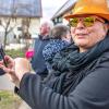Nach vier Jahren Pause gab es am Samstag den 6. Günzer Karnevalszug. Bei fast frühlingshaftem Wetter zogen 350 Teilnehmer - von Kindergartenkindern bis hin zu den Wilden 70-ern - mit liebevoll gestalteten Kostümen und Wagen die Dorfstraße lang. Das Kinderprinzenpaar Paula I. und Timo I. haben von ihrer Burg aus den fast 4.000 Zuschauern zugewinkt. Für die musikalische Unterstützung im Zug sorgten die Westerheimer Musikanten und die Laub'ner Blasmusik.
 
Fotos: Thomas Weigert
 
 
 
