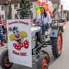 Nach vier Jahren Pause gab es am Samstag den 6. Günzer Karnevalszug. Bei fast frühlingshaftem Wetter zogen 350 Teilnehmer - von Kindergartenkindern bis hin zu den Wilden 70-ern - mit liebevoll gestalteten Kostümen und Wagen die Dorfstraße lang. Das Kinderprinzenpaar Paula I. und Timo I. haben von ihrer Burg aus den fast 4.000 Zuschauern zugewinkt. Für die musikalische Unterstützung im Zug sorgten die Westerheimer Musikanten und die Laub'ner Blasmusik.
 
Fotos: Thomas Weigert
 
 
 