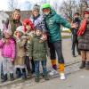 Nach vier Jahren Pause gab es am Samstag den 6. Günzer Karnevalszug. Bei fast frühlingshaftem Wetter zogen 350 Teilnehmer - von Kindergartenkindern bis hin zu den Wilden 70-ern - mit liebevoll gestalteten Kostümen und Wagen die Dorfstraße lang. Das Kinderprinzenpaar Paula I. und Timo I. haben von ihrer Burg aus den fast 4.000 Zuschauern zugewinkt. Für die musikalische Unterstützung im Zug sorgten die Westerheimer Musikanten und die Laub'ner Blasmusik.
 
Fotos: Thomas Weigert
 
 
 