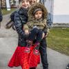 Nach vier Jahren Pause gab es am Samstag den 6. Günzer Karnevalszug. Bei fast frühlingshaftem Wetter zogen 350 Teilnehmer - von Kindergartenkindern bis hin zu den Wilden 70-ern - mit liebevoll gestalteten Kostümen und Wagen die Dorfstraße lang. Das Kinderprinzenpaar Paula I. und Timo I. haben von ihrer Burg aus den fast 4.000 Zuschauern zugewinkt. Für die musikalische Unterstützung im Zug sorgten die Westerheimer Musikanten und die Laub'ner Blasmusik.
 
Fotos: Thomas Weigert
 
 
 