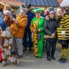 Nach vier Jahren Pause gab es am Samstag den 6. Günzer Karnevalszug. Bei fast frühlingshaftem Wetter zogen 350 Teilnehmer - von Kindergartenkindern bis hin zu den Wilden 70-ern - mit liebevoll gestalteten Kostümen und Wagen die Dorfstraße lang. Das Kinderprinzenpaar Paula I. und Timo I. haben von ihrer Burg aus den fast 4.000 Zuschauern zugewinkt. Für die musikalische Unterstützung im Zug sorgten die Westerheimer Musikanten und die Laub'ner Blasmusik.
 
Fotos: Thomas Weigert
 
 
 