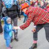 Nach vier Jahren Pause gab es am Samstag den 6. Günzer Karnevalszug. Bei fast frühlingshaftem Wetter zogen 350 Teilnehmer - von Kindergartenkindern bis hin zu den Wilden 70-ern - mit liebevoll gestalteten Kostümen und Wagen die Dorfstraße lang. Das Kinderprinzenpaar Paula I. und Timo I. haben von ihrer Burg aus den fast 4.000 Zuschauern zugewinkt. Für die musikalische Unterstützung im Zug sorgten die Westerheimer Musikanten und die Laub'ner Blasmusik.
 
Fotos: Thomas Weigert
 
 
 
