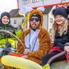 Nach vier Jahren Pause gab es am Samstag den 6. Günzer Karnevalszug. Bei fast frühlingshaftem Wetter zogen 350 Teilnehmer - von Kindergartenkindern bis hin zu den Wilden 70-ern - mit liebevoll gestalteten Kostümen und Wagen die Dorfstraße lang. Das Kinderprinzenpaar Paula I. und Timo I. haben von ihrer Burg aus den fast 4.000 Zuschauern zugewinkt. Für die musikalische Unterstützung im Zug sorgten die Westerheimer Musikanten und die Laub'ner Blasmusik.
 
Fotos: Thomas Weigert
 
 
 