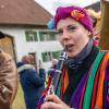 Nach vier Jahren Pause gab es am Samstag den 6. Günzer Karnevalszug. Bei fast frühlingshaftem Wetter zogen 350 Teilnehmer - von Kindergartenkindern bis hin zu den Wilden 70-ern - mit liebevoll gestalteten Kostümen und Wagen die Dorfstraße lang. Das Kinderprinzenpaar Paula I. und Timo I. haben von ihrer Burg aus den fast 4.000 Zuschauern zugewinkt. Für die musikalische Unterstützung im Zug sorgten die Westerheimer Musikanten und die Laub'ner Blasmusik.
 
Fotos: Thomas Weigert
 
 
 