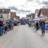 Nach vier Jahren Pause gab es am Samstag den 6. Günzer Karnevalszug. Bei fast frühlingshaftem Wetter zogen 350 Teilnehmer - von Kindergartenkindern bis hin zu den Wilden 70-ern - mit liebevoll gestalteten Kostümen und Wagen die Dorfstraße lang. Das Kinderprinzenpaar Paula I. und Timo I. haben von ihrer Burg aus den fast 4.000 Zuschauern zugewinkt. Für die musikalische Unterstützung im Zug sorgten die Westerheimer Musikanten und die Laub'ner Blasmusik.
 
Fotos: Thomas Weigert
 
 
 