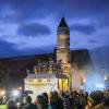Bei idealen Bedingungen startete am Freitagabend der diesjährige Nachtumzug in Schöllang. Zahlreiche Besucher bestaunten die 30 Gruppen und kreativ dekorierten Wagen.
