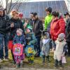Nach vier Jahren Pause gab es am Samstag den 6. Günzer Karnevalszug. Bei fast frühlingshaftem Wetter zogen 350 Teilnehmer - von Kindergartenkindern bis hin zu den Wilden 70-ern - mit liebevoll gestalteten Kostümen und Wagen die Dorfstraße lang. Das Kinderprinzenpaar Paula I. und Timo I. haben von ihrer Burg aus den fast 4.000 Zuschauern zugewinkt. Für die musikalische Unterstützung im Zug sorgten die Westerheimer Musikanten und die Laub'ner Blasmusik.
 
Fotos: Thomas Weigert
 
 
 