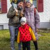 Nach vier Jahren Pause gab es am Samstag den 6. Günzer Karnevalszug. Bei fast frühlingshaftem Wetter zogen 350 Teilnehmer - von Kindergartenkindern bis hin zu den Wilden 70-ern - mit liebevoll gestalteten Kostümen und Wagen die Dorfstraße lang. Das Kinderprinzenpaar Paula I. und Timo I. haben von ihrer Burg aus den fast 4.000 Zuschauern zugewinkt. Für die musikalische Unterstützung im Zug sorgten die Westerheimer Musikanten und die Laub'ner Blasmusik.
 
Fotos: Thomas Weigert
 
 
 