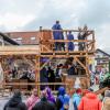 Am Faschingsumzug in Wertach haben am Sonntag 25 Wagen und 26 Fußgruppen teilgenommen. Der Wettergott war den Wertachern auch wohl gesonnen. Es blieb trocken. Einige tausend Zuschauer sahen sich den Umzug an.
 
Fotos: Christian Bischoff