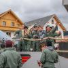 Am Faschingsumzug in Wertach haben am Sonntag 25 Wagen und 26 Fußgruppen teilgenommen. Der Wettergott war den Wertachern auch wohl gesonnen. Es blieb trocken. Einige tausend Zuschauer sahen sich den Umzug an.
 
Fotos: Christian Bischoff