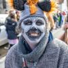 Nach vier Jahren Pause gab es am Samstag den 6. Günzer Karnevalszug. Bei fast frühlingshaftem Wetter zogen 350 Teilnehmer - von Kindergartenkindern bis hin zu den Wilden 70-ern - mit liebevoll gestalteten Kostümen und Wagen die Dorfstraße lang. Das Kinderprinzenpaar Paula I. und Timo I. haben von ihrer Burg aus den fast 4.000 Zuschauern zugewinkt. Für die musikalische Unterstützung im Zug sorgten die Westerheimer Musikanten und die Laub'ner Blasmusik.
 
Fotos: Thomas Weigert
 
 
 