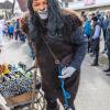 Nach vier Jahren Pause gab es am Samstag den 6. Günzer Karnevalszug. Bei fast frühlingshaftem Wetter zogen 350 Teilnehmer - von Kindergartenkindern bis hin zu den Wilden 70-ern - mit liebevoll gestalteten Kostümen und Wagen die Dorfstraße lang. Das Kinderprinzenpaar Paula I. und Timo I. haben von ihrer Burg aus den fast 4.000 Zuschauern zugewinkt. Für die musikalische Unterstützung im Zug sorgten die Westerheimer Musikanten und die Laub'ner Blasmusik.
 
Fotos: Thomas Weigert
 
 
 