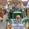 Nach vier Jahren Pause gab es am Samstag den 6. Günzer Karnevalszug. Bei fast frühlingshaftem Wetter zogen 350 Teilnehmer - von Kindergartenkindern bis hin zu den Wilden 70-ern - mit liebevoll gestalteten Kostümen und Wagen die Dorfstraße lang. Das Kinderprinzenpaar Paula I. und Timo I. haben von ihrer Burg aus den fast 4.000 Zuschauern zugewinkt. Für die musikalische Unterstützung im Zug sorgten die Westerheimer Musikanten und die Laub'ner Blasmusik.
 
Fotos: Thomas Weigert
 
 
 