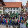 Am Faschingsumzug in Wertach haben am Sonntag 25 Wagen und 26 Fußgruppen teilgenommen. Der Wettergott war den Wertachern auch wohl gesonnen. Es blieb trocken. Einige tausend Zuschauer sahen sich den Umzug an.
 
Fotos: Christian Bischoff