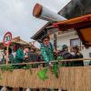 Am Faschingsumzug in Wertach haben am Sonntag 25 Wagen und 26 Fußgruppen teilgenommen. Der Wettergott war den Wertachern auch wohl gesonnen. Es blieb trocken. Einige tausend Zuschauer sahen sich den Umzug an.
 
Fotos: Christian Bischoff