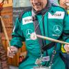 Nach vier Jahren Pause gab es am Samstag den 6. Günzer Karnevalszug. Bei fast frühlingshaftem Wetter zogen 350 Teilnehmer - von Kindergartenkindern bis hin zu den Wilden 70-ern - mit liebevoll gestalteten Kostümen und Wagen die Dorfstraße lang. Das Kinderprinzenpaar Paula I. und Timo I. haben von ihrer Burg aus den fast 4.000 Zuschauern zugewinkt. Für die musikalische Unterstützung im Zug sorgten die Westerheimer Musikanten und die Laub'ner Blasmusik.
 
Fotos: Thomas Weigert
 
 
 