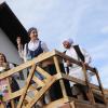 Beim diesjährigen Faschingsumzug in Hopferbach war wieder einiges los. Neben Clowns und Wikingern gab es auch "Newkids" und Super Mario zu sehen. Zahlreiche Faschingsfreunde kamen in den kleinen Ort.