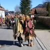 Auch im Oberstaufener Ortsteil Thalkirchdorf wurde - zwar eher klein, aber durchaus fein - Fasching gefeiert. Bei schönstem Frühlingswetter sahen sich am Dienstagnachmittag viele Besucher den Faschingsumzug an, bei dem Hexen, Bienen und kreative Faschingswagen für gute Laune sorgten.
 
 
Fotos: Christian Bischoff