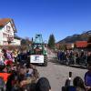 Auch im Oberstaufener Ortsteil Thalkirchdorf wurde - zwar eher klein, aber durchaus fein - Fasching gefeiert. Bei schönstem Frühlingswetter sahen sich am Dienstagnachmittag viele Besucher den Faschingsumzug an, bei dem Hexen, Bienen und kreative Faschingswagen für gute Laune sorgten.
 
 
Fotos: Christian Bischoff