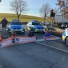 Klimaakivisten der "Letzten Generation" haben am Montagmorgen in Kempten an der A7-Abfahrt zur B19 die Straße blockiert. Es kam nach Angaben der Polizei zu einem erheblichen Rückstau. Mittlerweile hat die Polizei die Blockade aber aufgelöst.