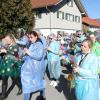 Am Faschingsdienstag sind in Friesenried wieder die Narren durch den Ort gezogen.
