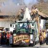 Am Faschingsdienstag sind in Friesenried wieder die Narren durch den Ort gezogen.